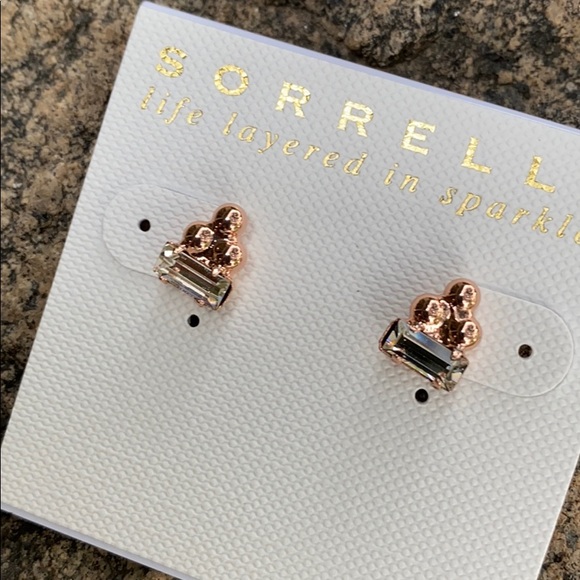 Sorrelli Rose Garden Rose Gold Stud Earrings NWT - Picture 3 of 5